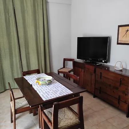 Antigone Holiday House *